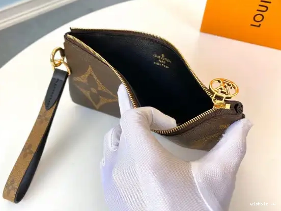 WIS POUCH MONOGRAM VUITTON LOUIS 0628